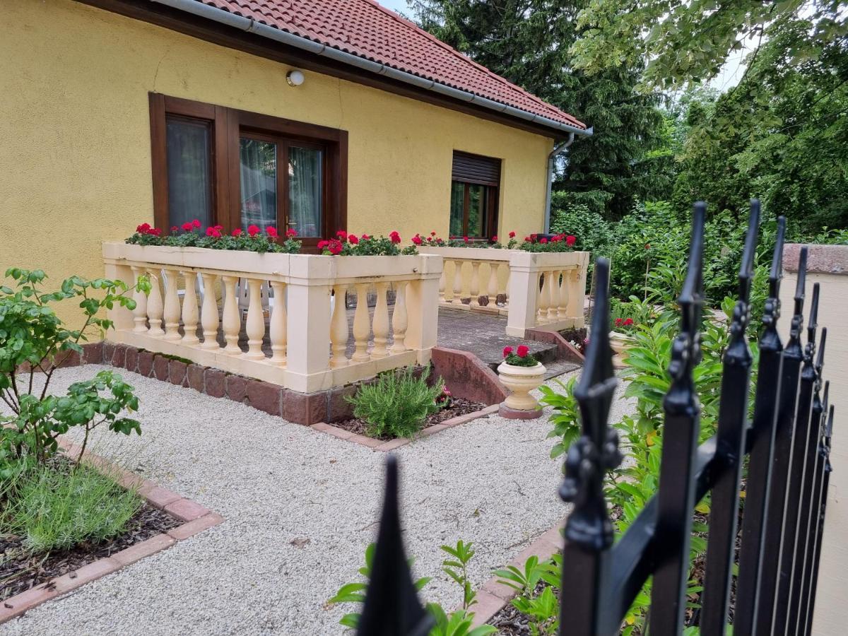 Muskátlis Ház Balatonlelle Exterior foto